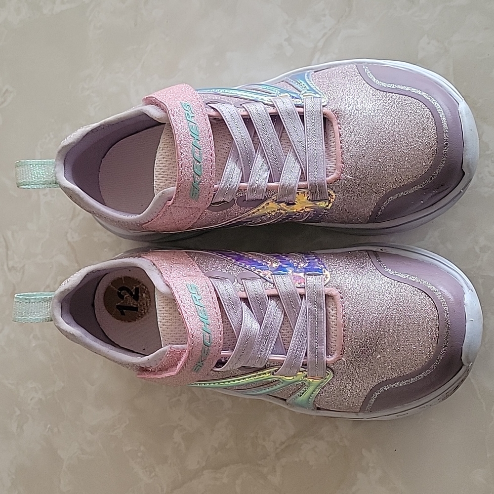Pink skechers